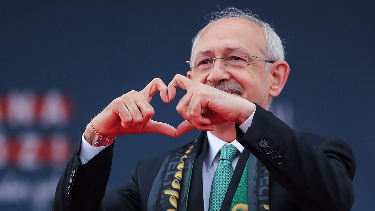 Kemal Kılıçdaroğlu egy választási kampányrendezvényen Kocaeliben 2023. április 28-án. 