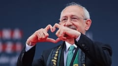 Kemal Kılıçdaroğlu egy választási kampányrendezvényen Kocaeliben 2023. április 28-án. 