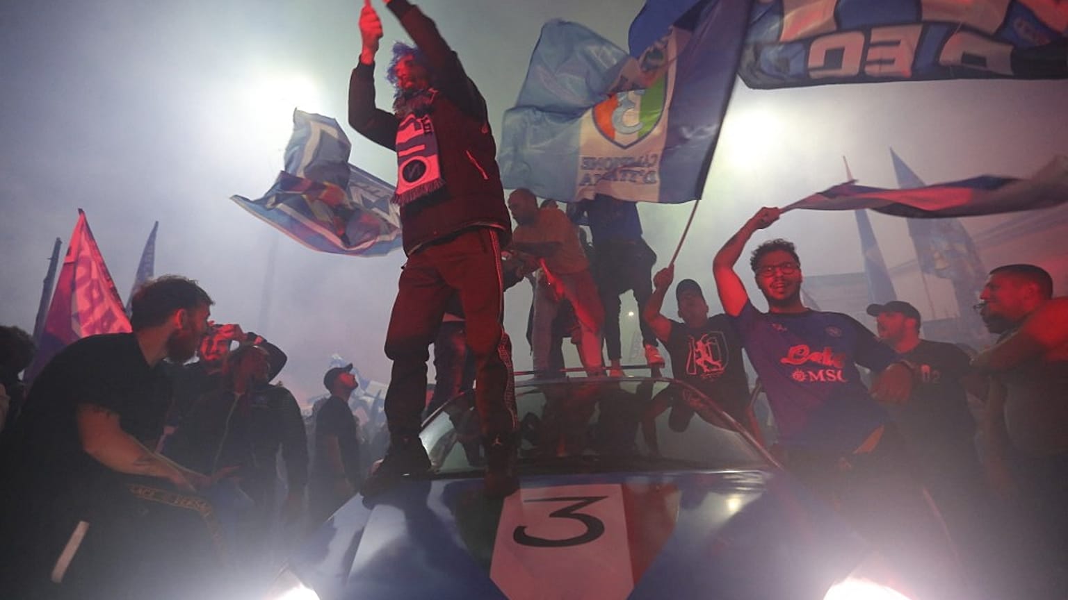 Des fans du Napoli dans les rues de Naples (Italie), le 4 mai 2023. 