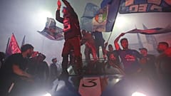 Des fans du Napoli dans les rues de Naples (Italie), le 4 mai 2023. 