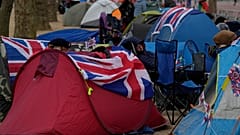 Tage vor dem Event sprießen die Camps der Royal Fans aus dem Boden.