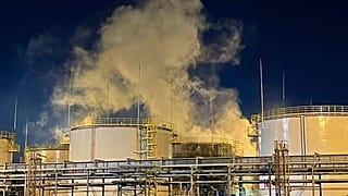Пожар на НПЗ в Краснодарском крае после атаки дронов ВСУ, 4 мая 2023 года.