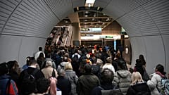 Charles und Camilla: Ihre Stimmen schallen aus der U-Bahn