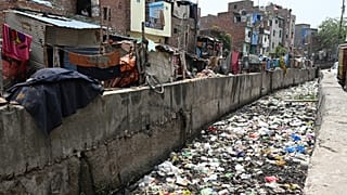 India's populous urban centres choke on sewage and waste