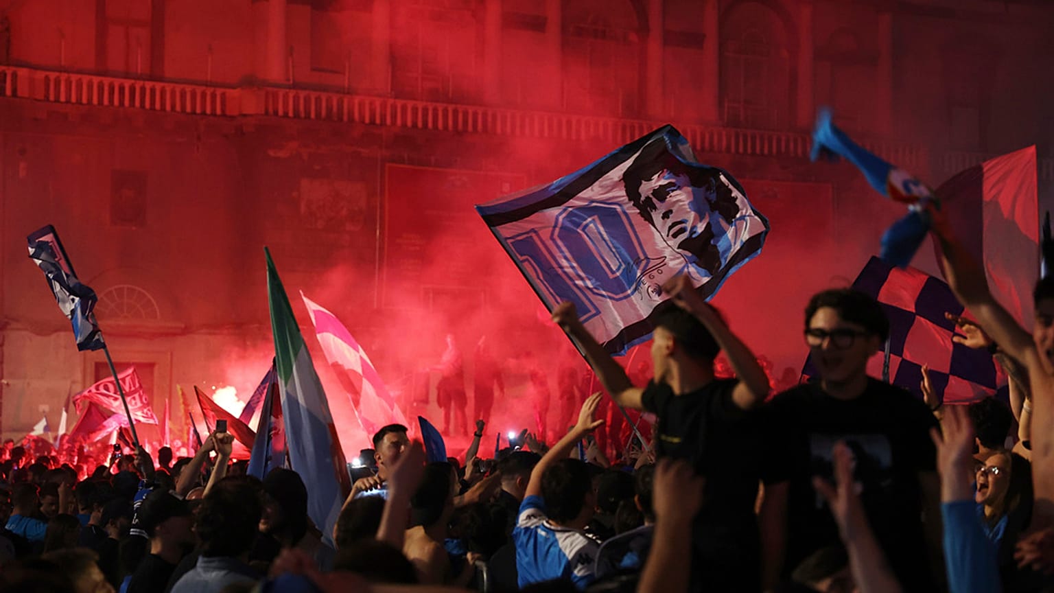 İtalya'da Napoli, 33 yıl sonra şampiyon: Kutlamalarda 'mafya babasının oğlu' öldü