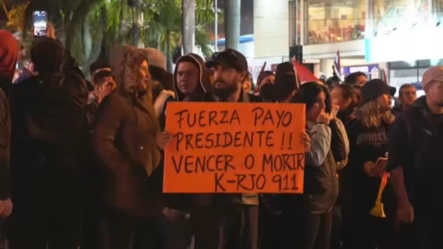 Cubast támogató tüntetők