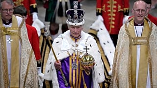 König Charles ist offiziell zum König gekrönt worden