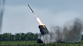 Defesas antiaéreas ucranianas em ação perto de Bakhmut, região de Donetsk