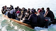Grupo de migrantes intercetado pela guarda tunisina a 18 de abril