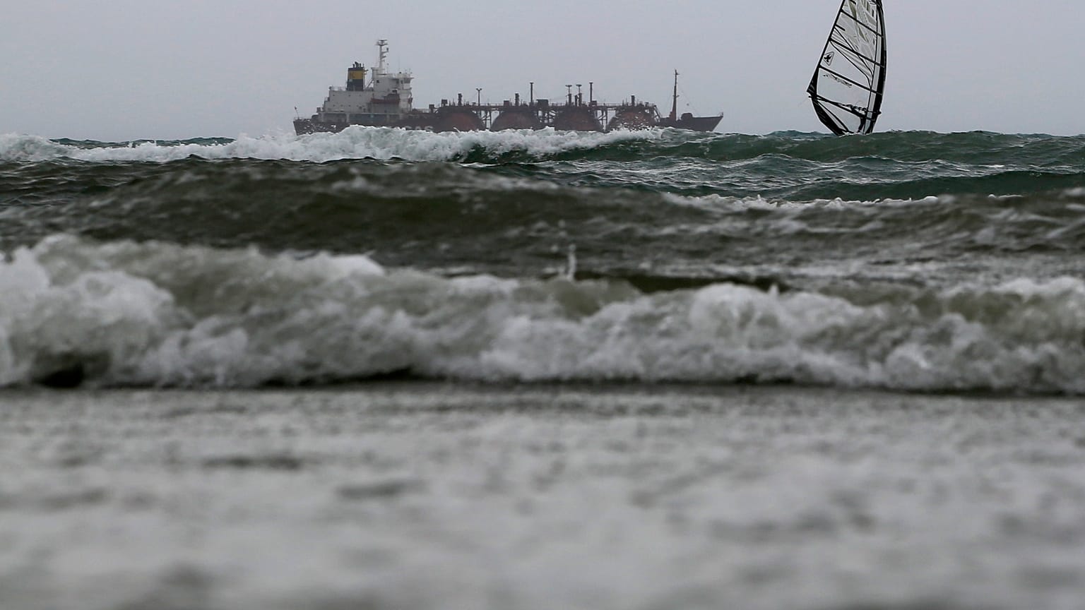 Mar revuelta por el mal tiempo en las costas de Chipre