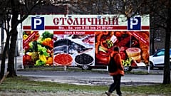 Orosz élelmiszerek reklámja egy berlini poszteren 2016. március 9-én