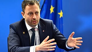 Eduard Heger az uniós csúcs után tartott sajtótájékoztatón beszél 2023. március 24-én Brüsszelben