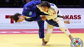 Judoka japonesa Tsunoda Natsumi defronta a superestrela francesa Boukli em Doha