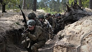 Ukrainian servicemen take part in military exercises outside Kyiv on May 3, 2023. 