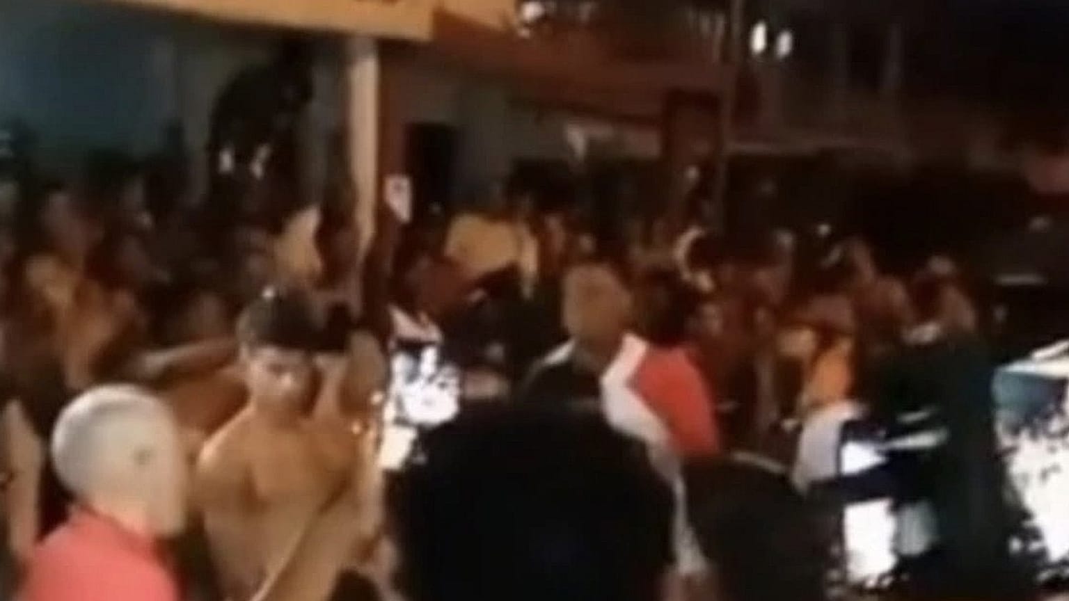 Képkocka a tüntetés egyik videójáról