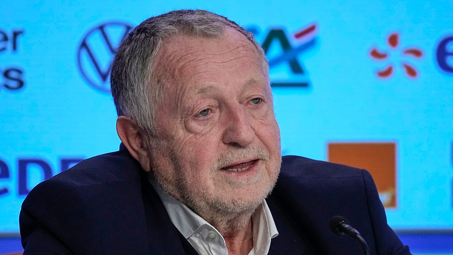 Jean-Michel Aulas, a Francia Labdarúgó-szövetség sajtótájékoztatóján 2023. március 31-én Párizsban