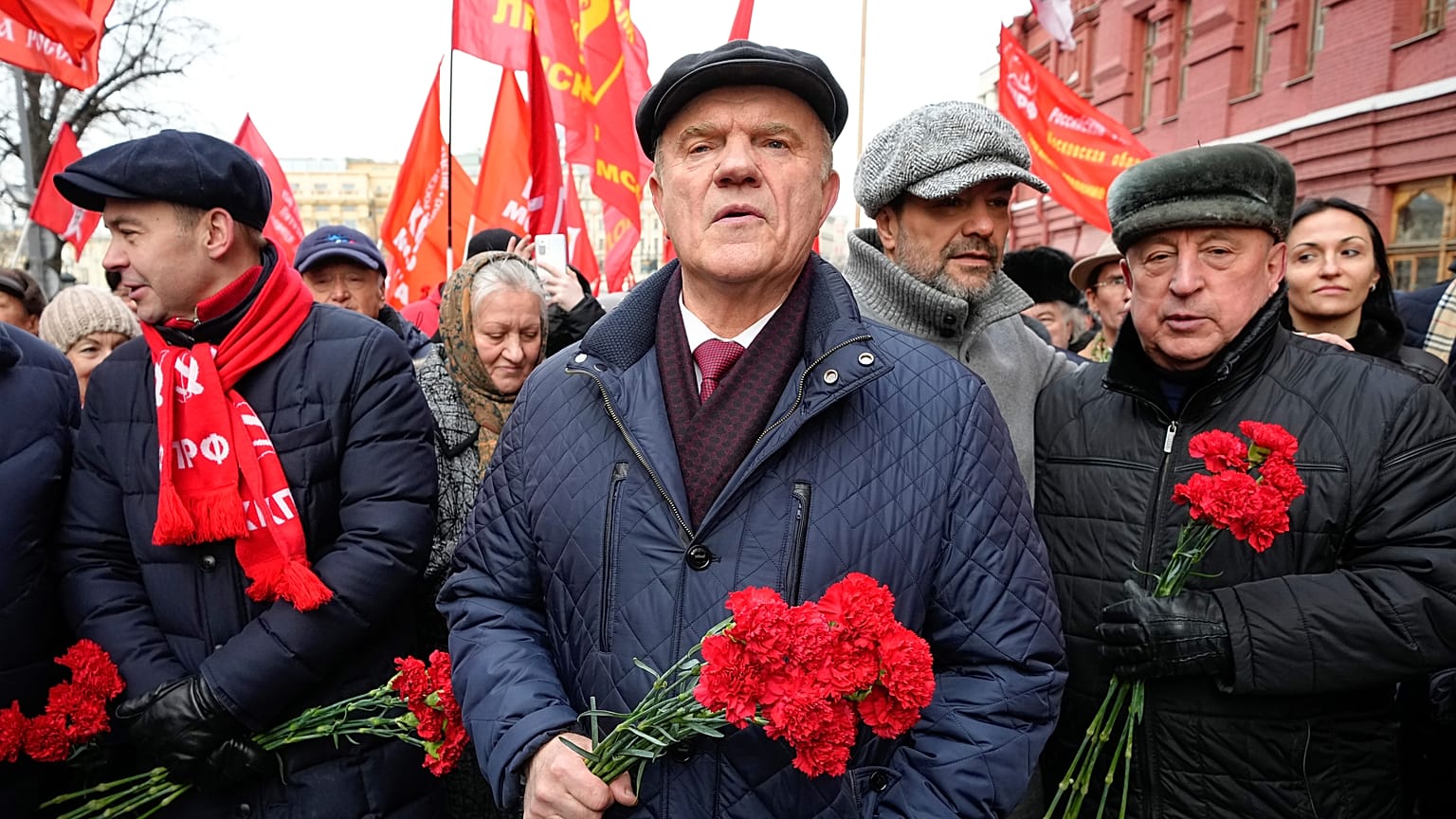 Gennagyij Zjuganov még januárban, Lenin mauzóleumánál