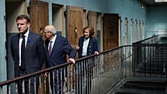 Emmanuel Macron in visita al carcere di Montluc, a Lione. (8.5.2023)