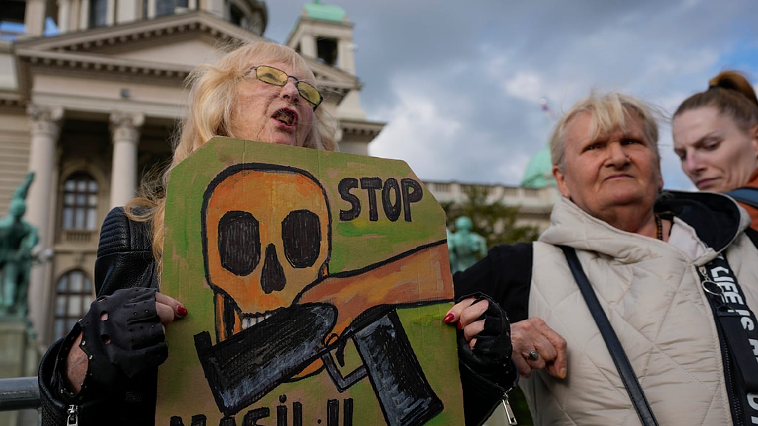 Manifestações contra a violência e a posse de armas de fogo na Sérvia