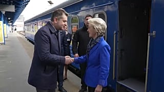 Ursula von der Leyen, presidenta de la Comisión Europea, a su llegada a Kiev (Ucrania).