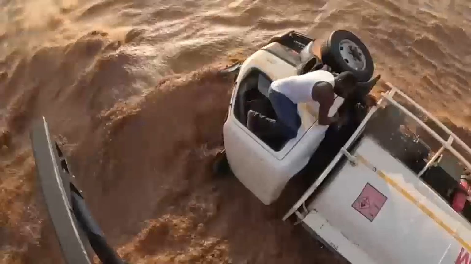 صورة مأخوذة من مقطع فيديو عملية الإنقاذ 