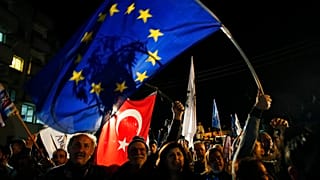 Türk ve AB bayrakları