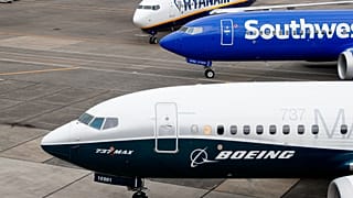 طائرة Ryanair 737-8-200 و ساوثويست آيرلاينز737-8 وطائرة اختبار طيران من طراز بوينغ 737-7 في ولاية سياتل الأمريكية. 2023/02/28