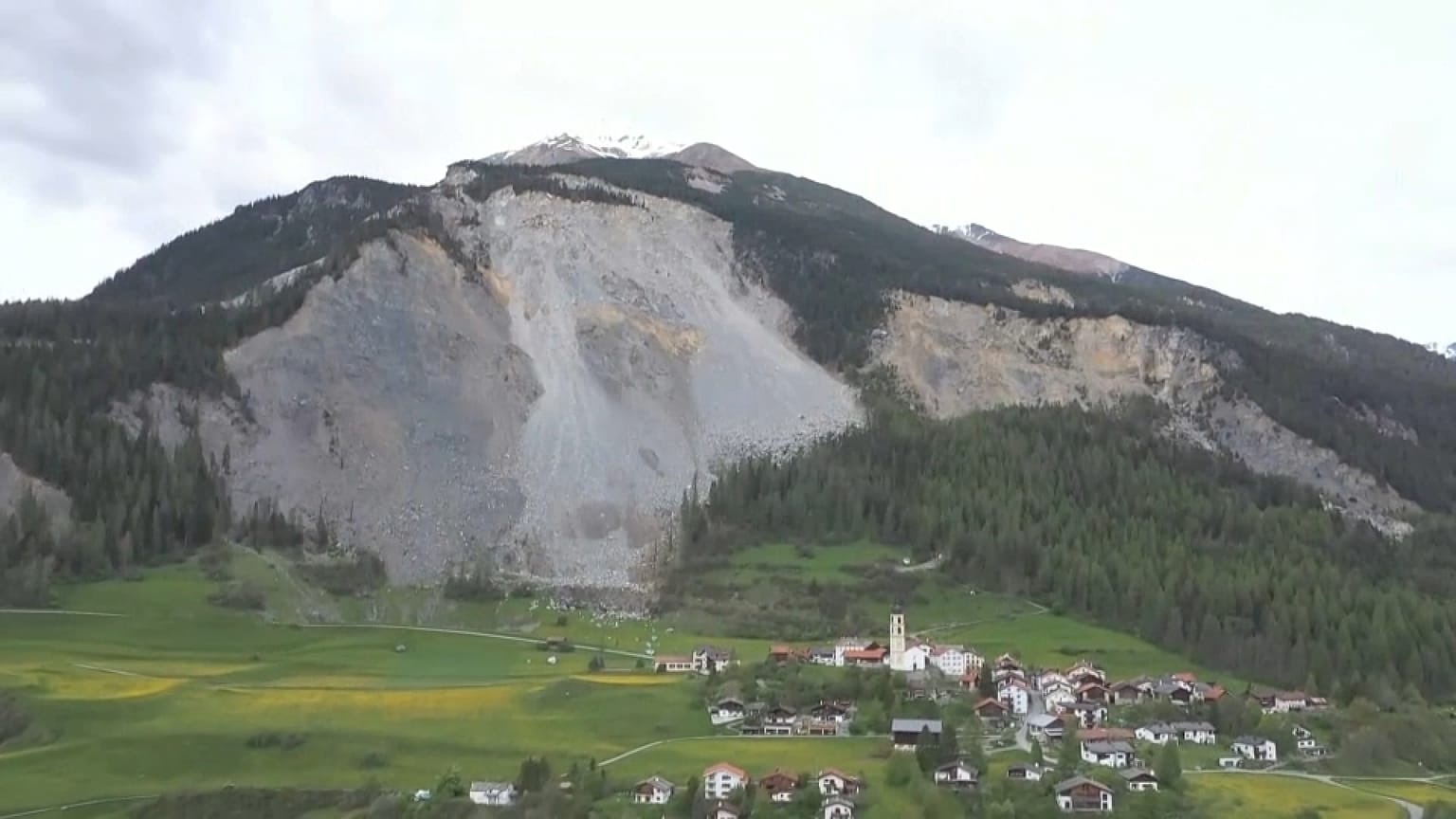 Herabstürzende Felsmassen bedrohen Brienz.