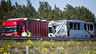 A balesetes, összetört lengyel busz
