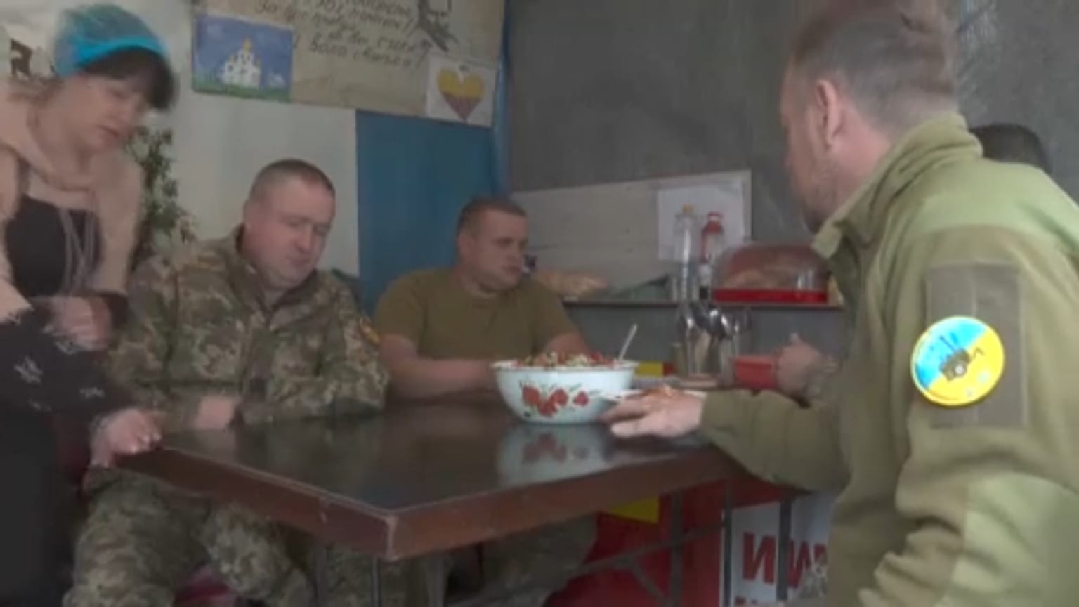 Жители Орехова в бомбоубежище