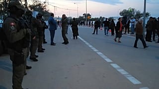 La policía acordonó en Djerba la zona cercana a la sinagoga atacada. 