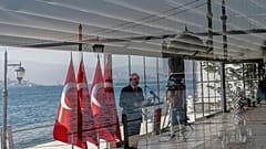 CHP Genel Başkanı Kemal Kılıçdaroğlu İstanbul'da bir konferansta konuşurken