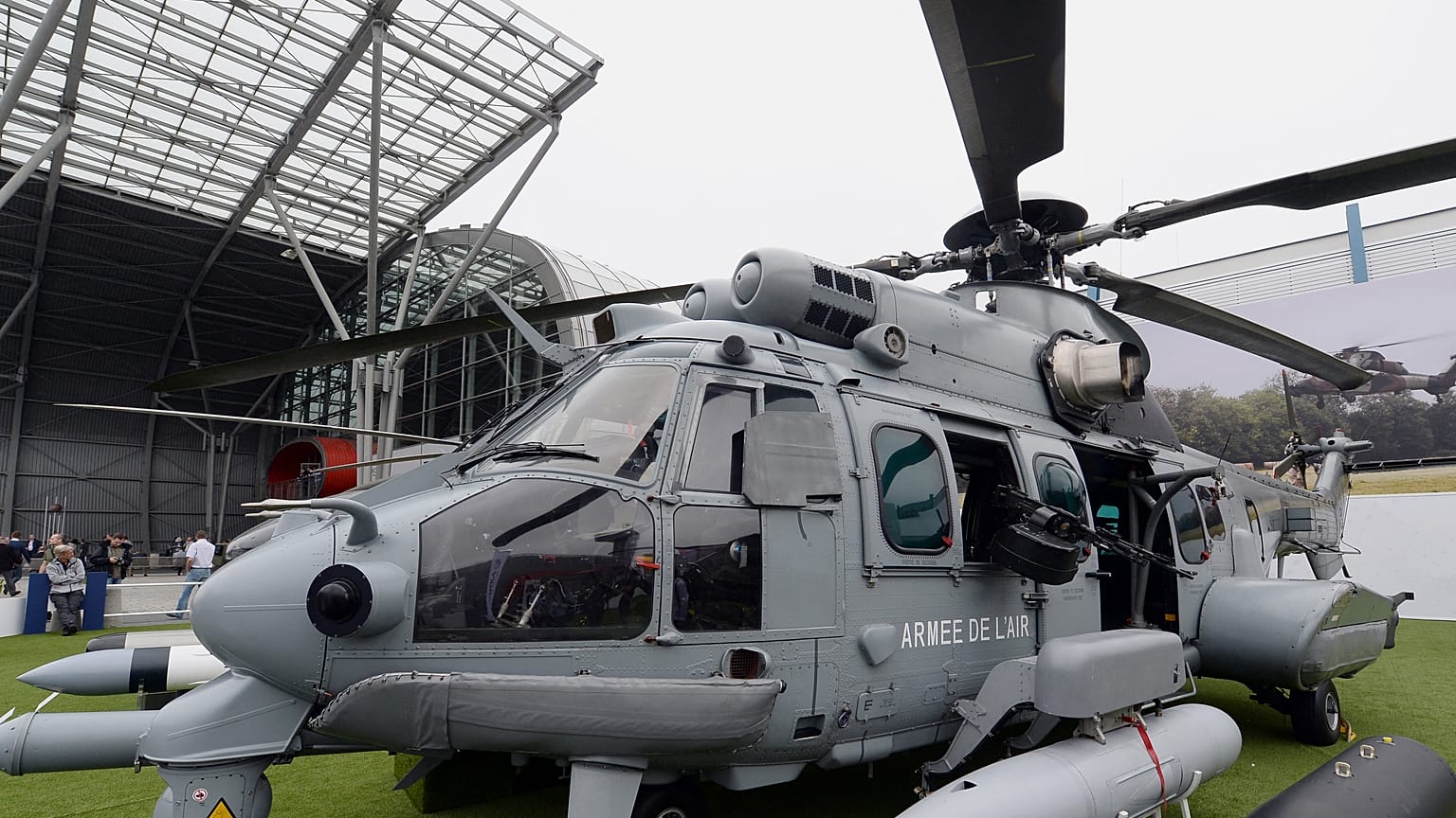  مروحية عسكرية من طراز H225M Caracal