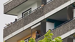 Polizeieinsatz in einem Hochhaus in Ratingen bei Düsseldorf