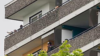 Polizeieinsatz in einem Hochhaus in Ratingen bei Düsseldorf
