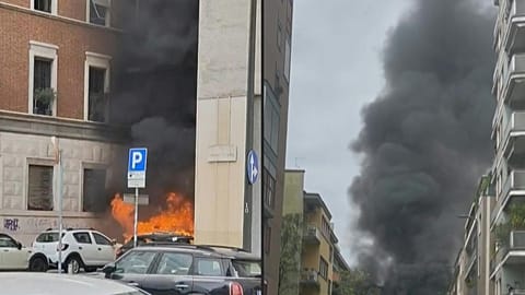 Schwarzer Rauch nach der Explosion in Mailand