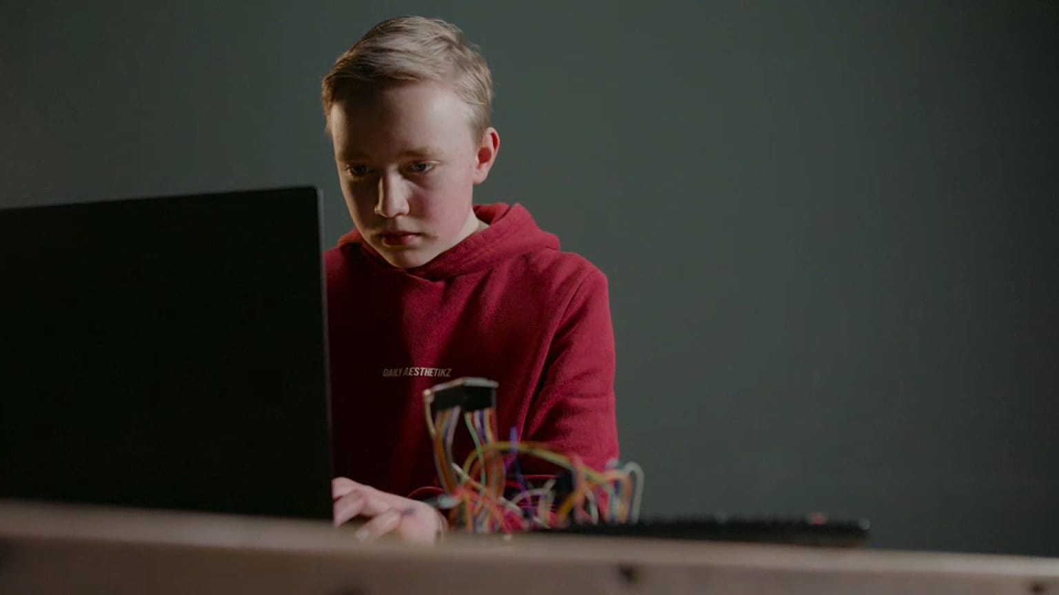 La ciberdelincuencia no conoce edades, y los niños siempre empujan los límites. 