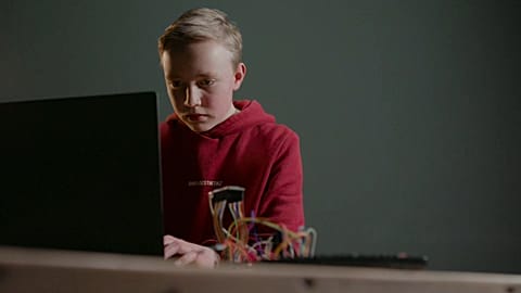 La ciberdelincuencia no conoce edades, y los niños siempre empujan los límites. 