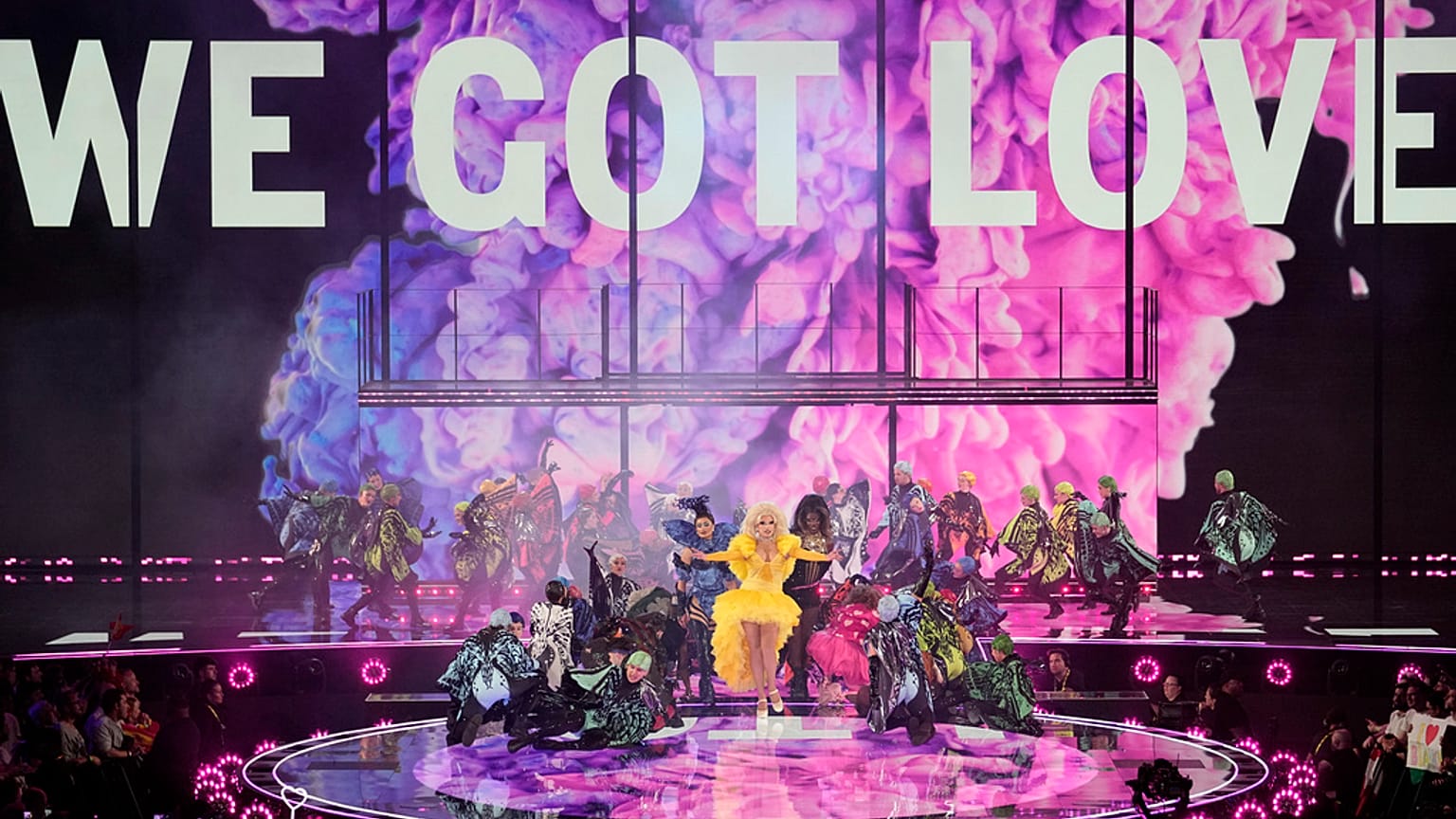 Drag Queens performen während des zweiten Halbfinales in Liverpool. 