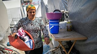 Muitos turcos continuam a viver em acampamentos