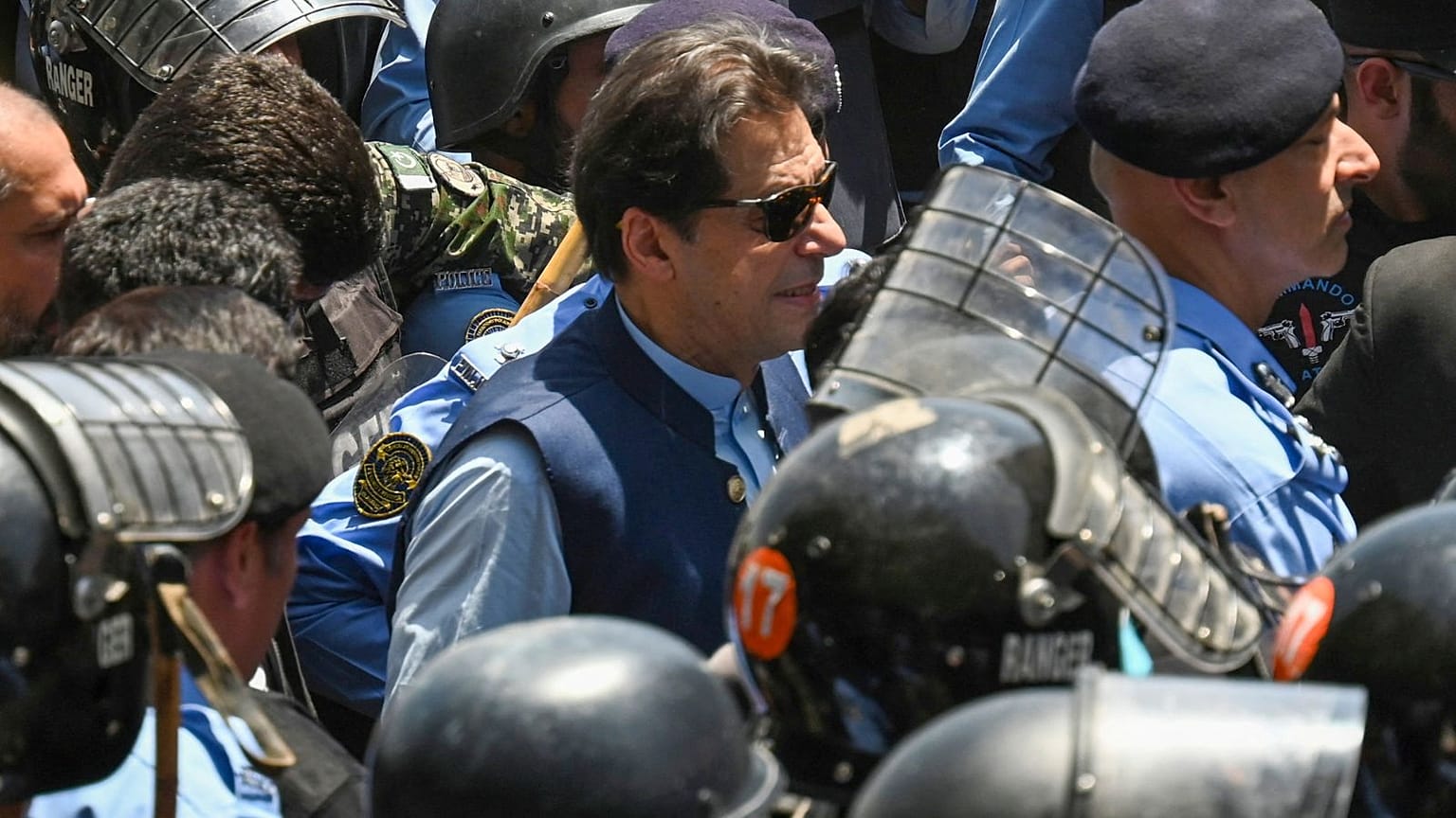 انتقال عمران خان به دادگاهی در اسلام‌آباد