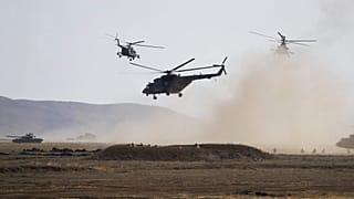 Arşiv -- Mİ-28 tipi askeri helikopterin, Kırım’da eğitim uçuşu esnasında silahsız bir şekilde uçarken düştüğü belirtildi