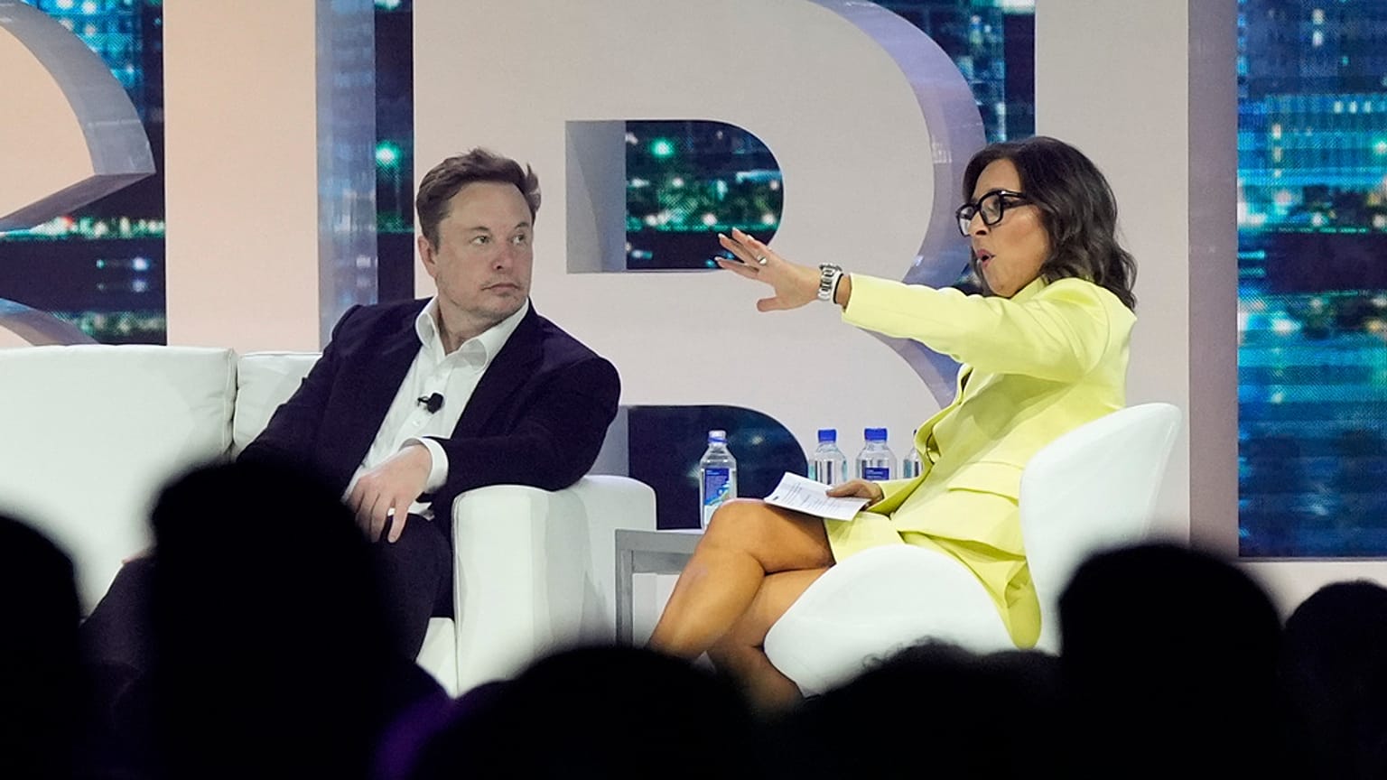 Elon Musk és Linda Yaccarino