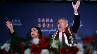 Kemal Kılıçdaroğlu feleségével kampánykörútján Ankarában