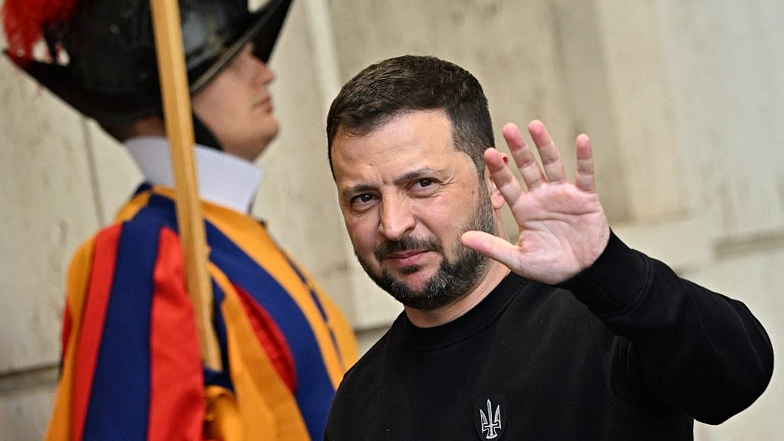 Il presidente ucraino Zelensky accolto dalla presidente del Consiglio italiano, Giorgia Meloni. (Roma. 13.5.2023)
