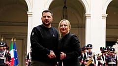 Presidente da Ucrânia, Volodymyz Zelenskyy com a Primeira-ministra italiana, Giorgia Meloni em Roma, Itália
