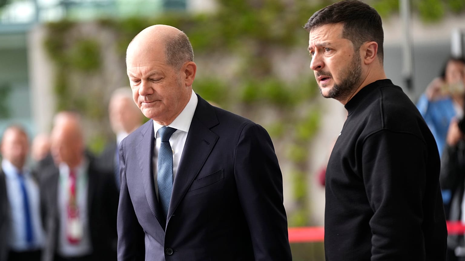 Volodymyr Zelinsky accueilli à Berlin par Olaf Scholz