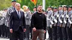 Ζελένσκι και Σολτς στην υποδοχή του Ουκρανού προέδρου στο Βερολίνο