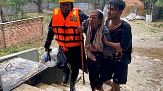 Bewohner von Bangladesh kehren  in ihre Häuser zurück
