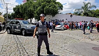 Lövöldözés egy brazil rendőrőrsön